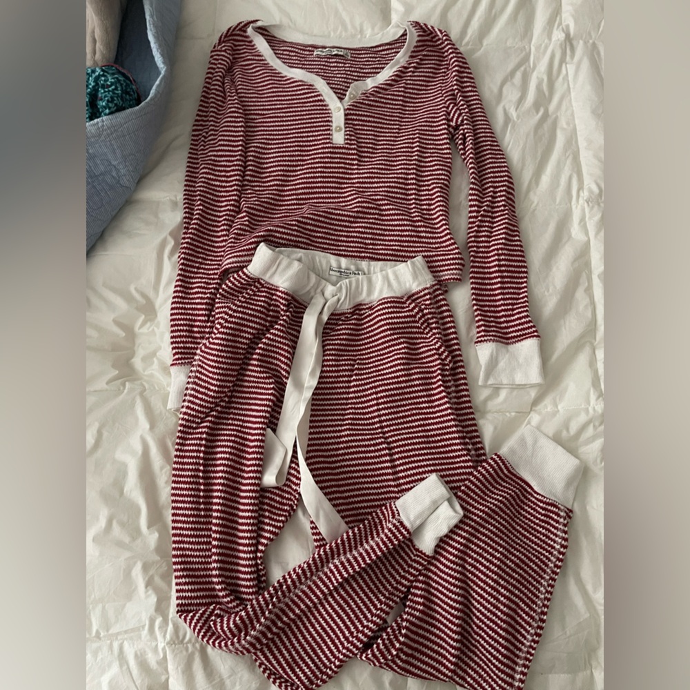 Abercrombie & Fitch Maroon and White Knit Top